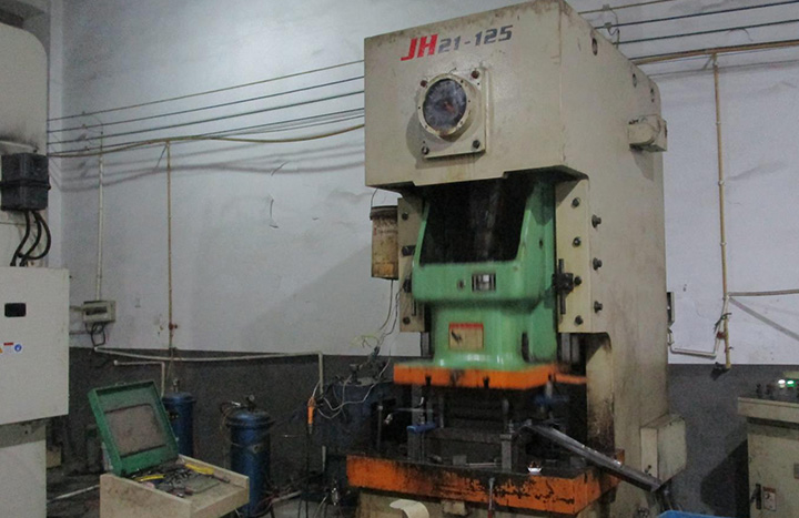 Automatic punch press